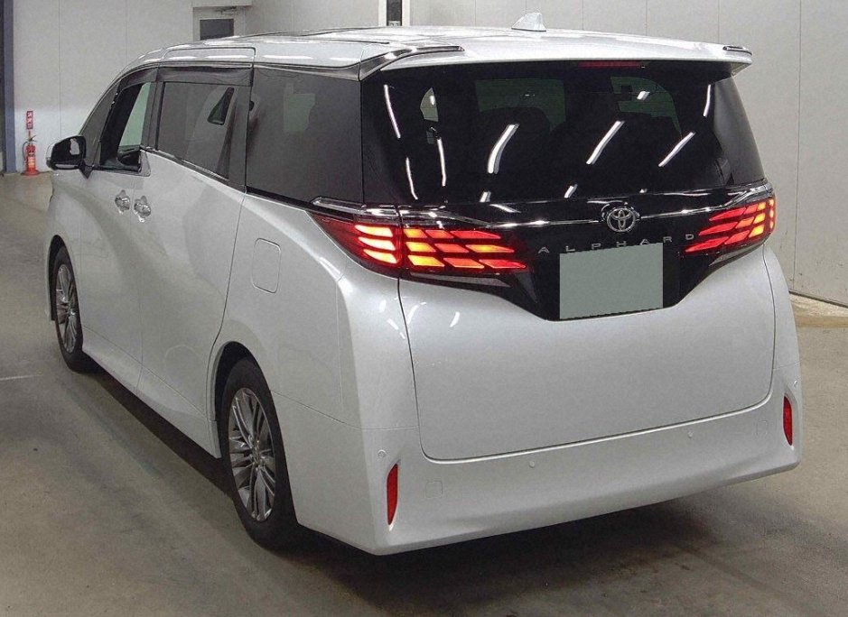 TOYOTA ALPHARD - photo 9 of 42