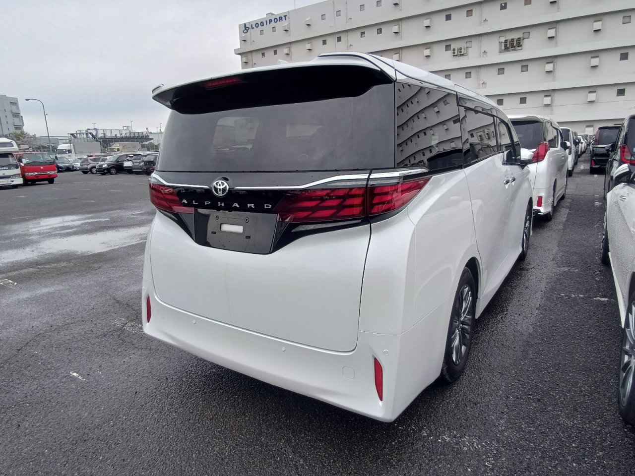 TOYOTA ALPHARD - photo 11 of 42