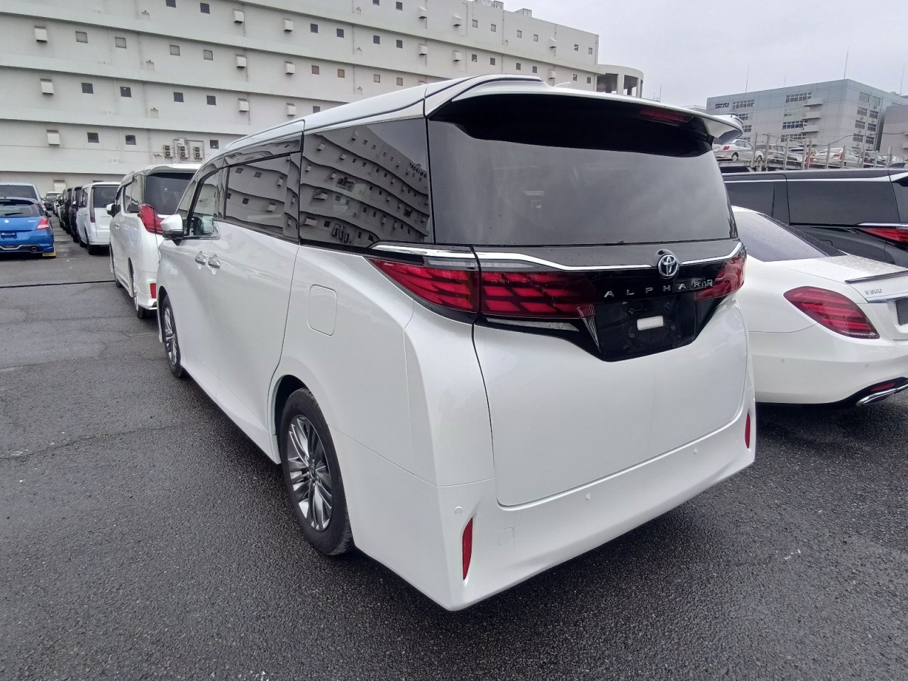 TOYOTA ALPHARD - photo 12 of 42