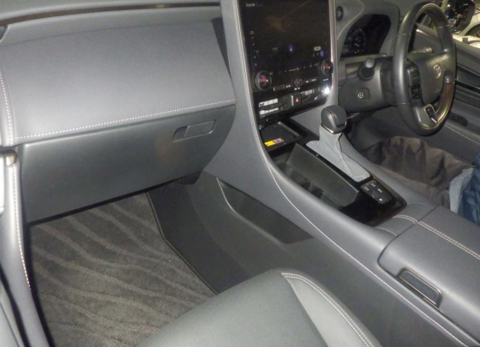 TOYOTA ALPHARD - photo 13 of 42