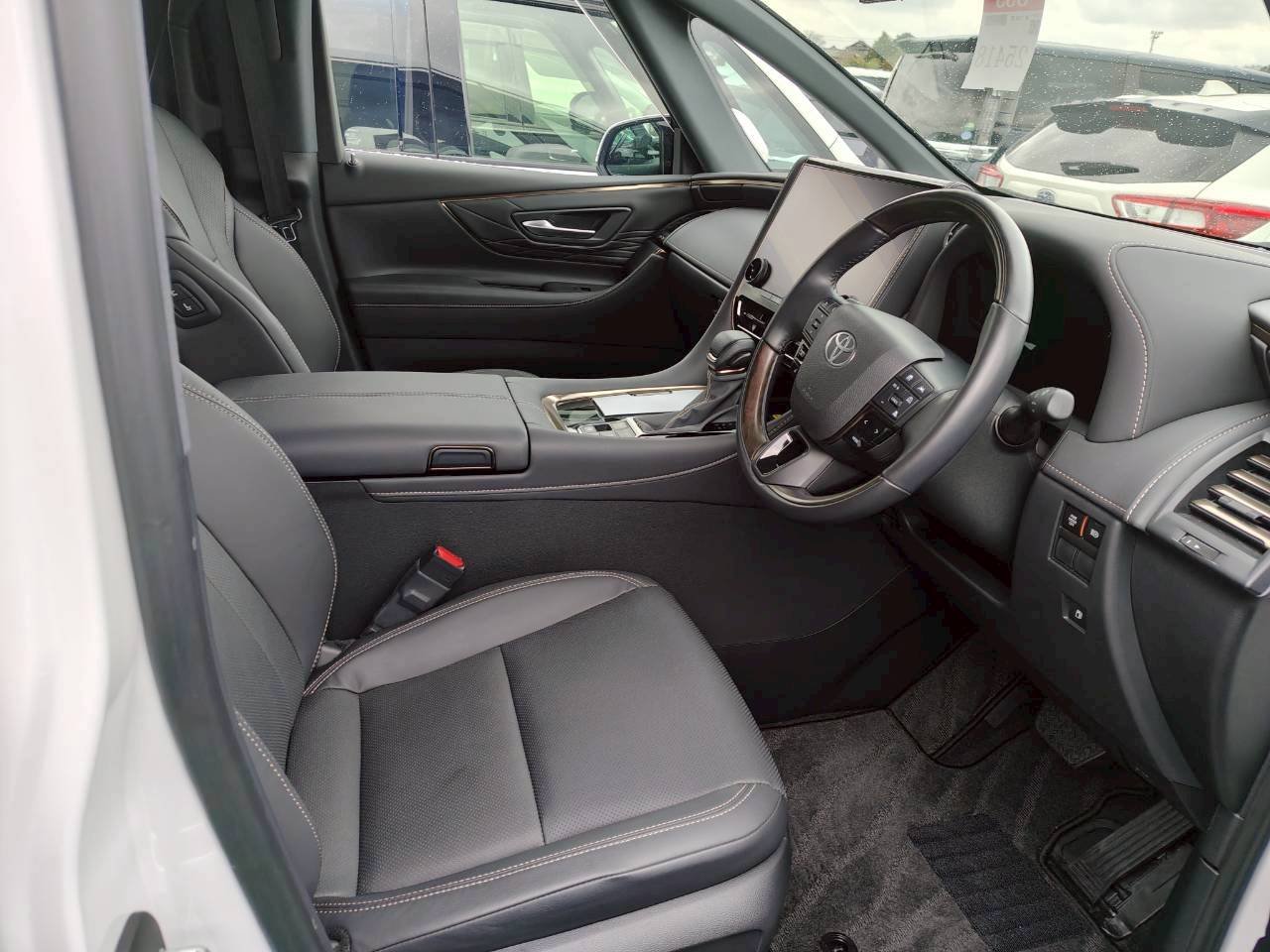 TOYOTA ALPHARD - photo 17 of 42