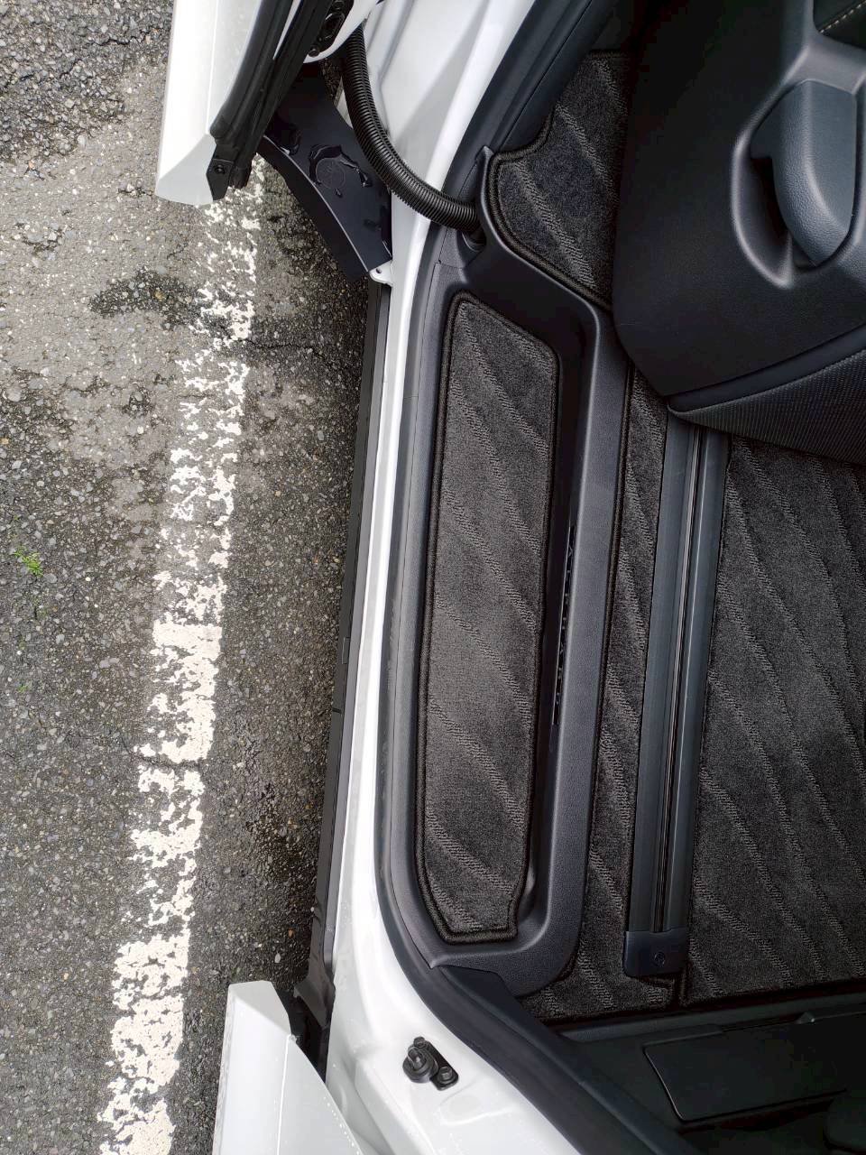 TOYOTA ALPHARD - photo 25 of 42