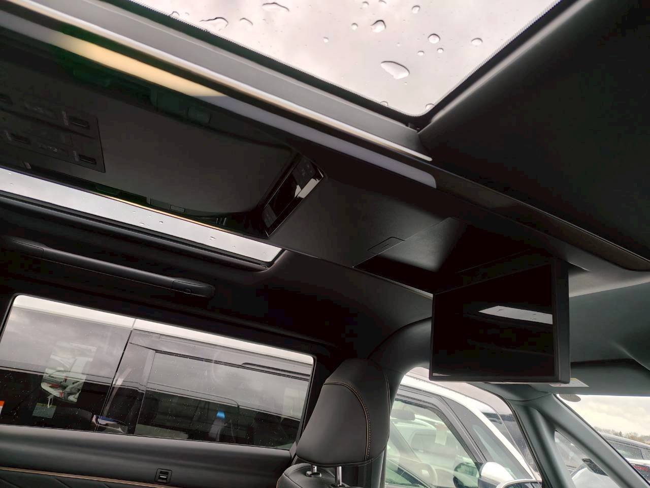 TOYOTA ALPHARD - photo 27 of 42