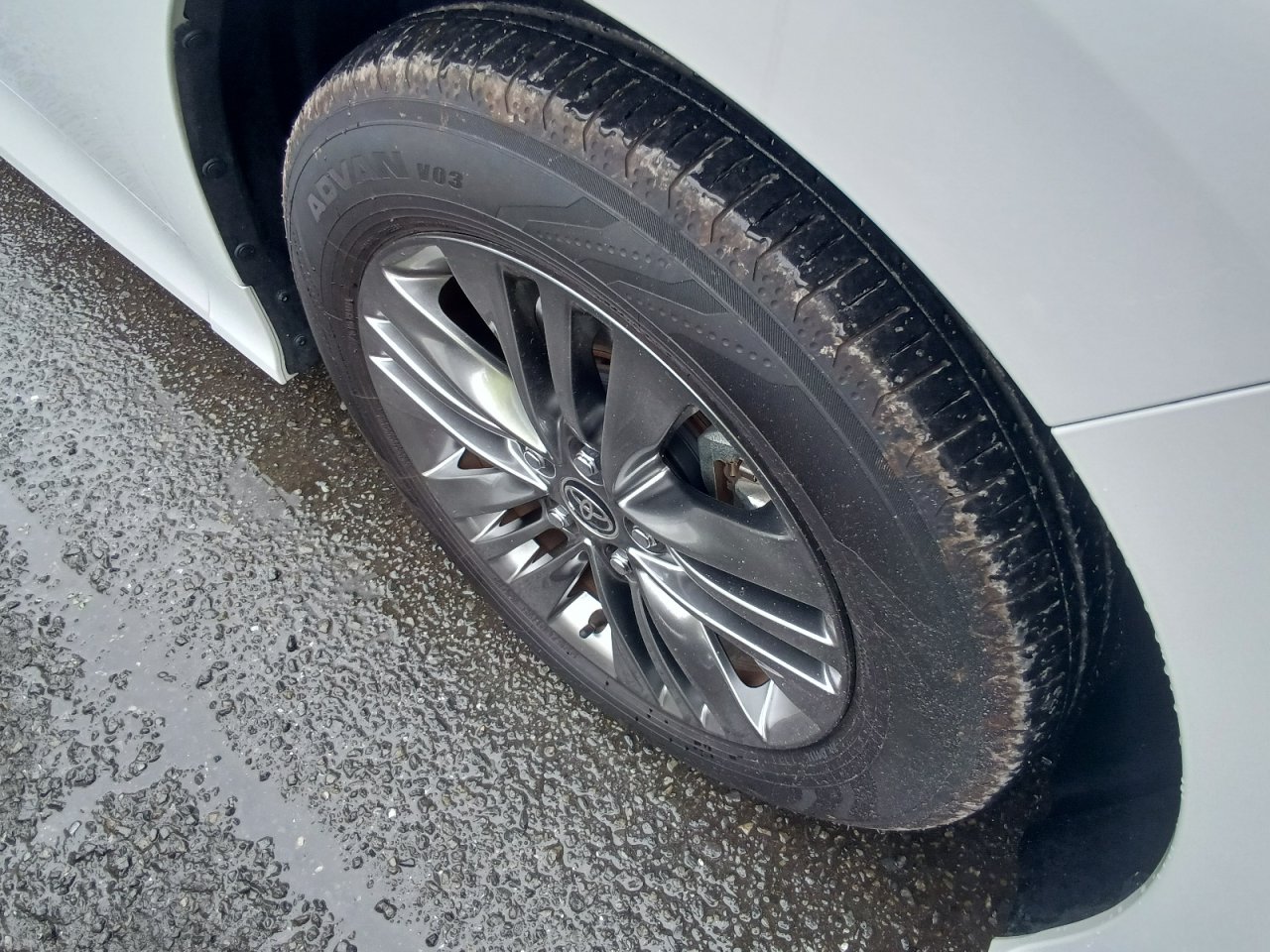 TOYOTA ALPHARD - photo 32 of 42