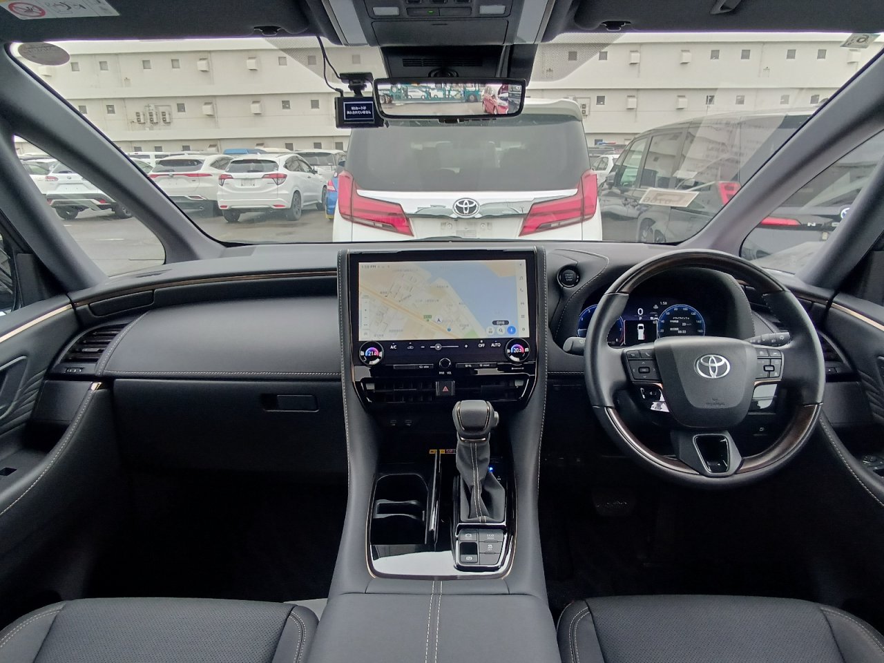 TOYOTA ALPHARD - photo 36 of 42