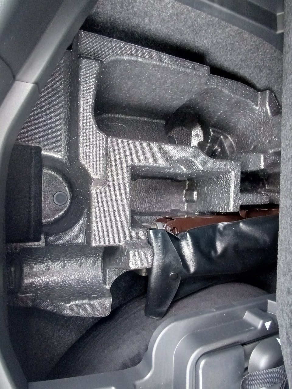 TOYOTA ALPHARD - photo 40 of 42