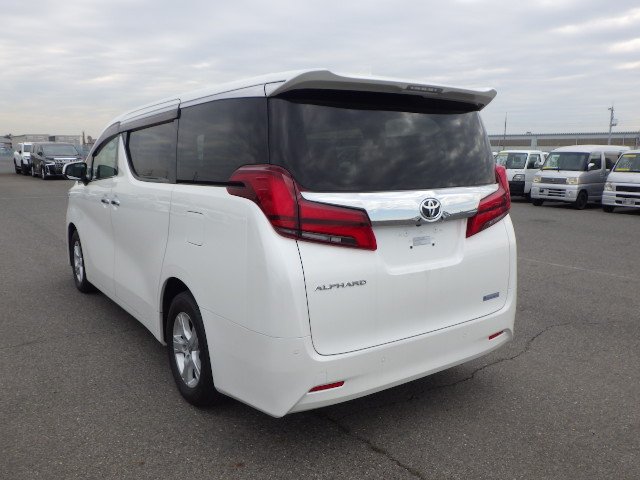 TOYOTA ALPHARD - photo 2 of 18