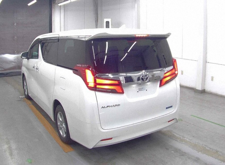 TOYOTA ALPHARD - photo 5 of 18