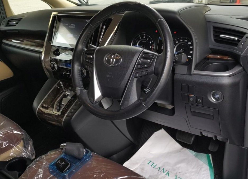 TOYOTA ALPHARD - photo 6 of 18
