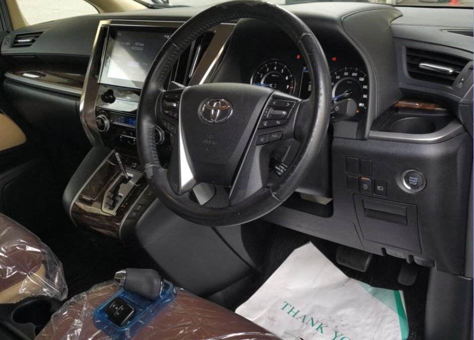 TOYOTA ALPHARD - photo 7 of 18