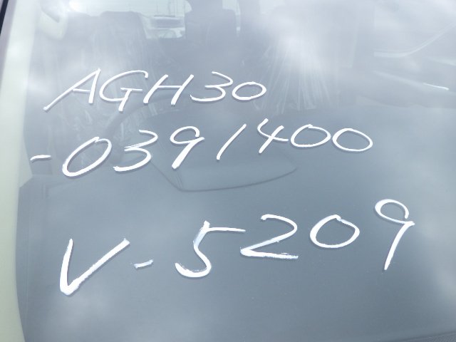 TOYOTA ALPHARD - photo 12 of 18