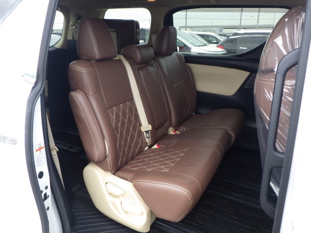 TOYOTA ALPHARD - photo 16 of 18