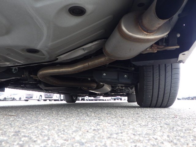 TOYOTA ALPHARD - photo 18 of 18