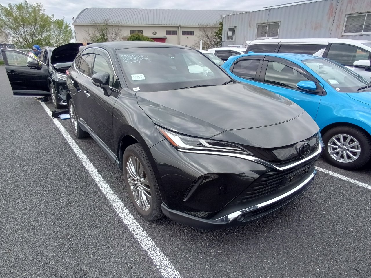 TOYOTA HARRIER - photo 1 of 18