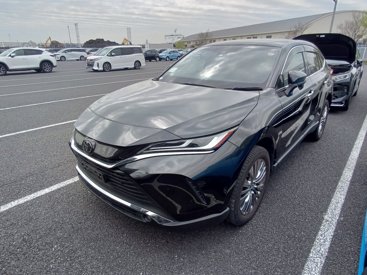 TOYOTA HARRIER - photo 2 of 18