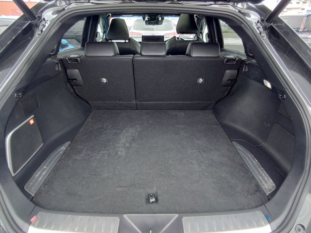 TOYOTA HARRIER - photo 9 of 18