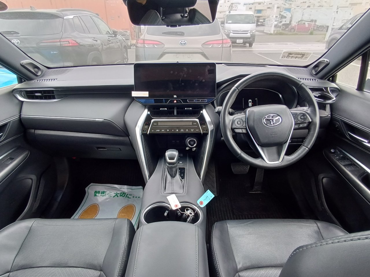 TOYOTA HARRIER - photo 13 of 18