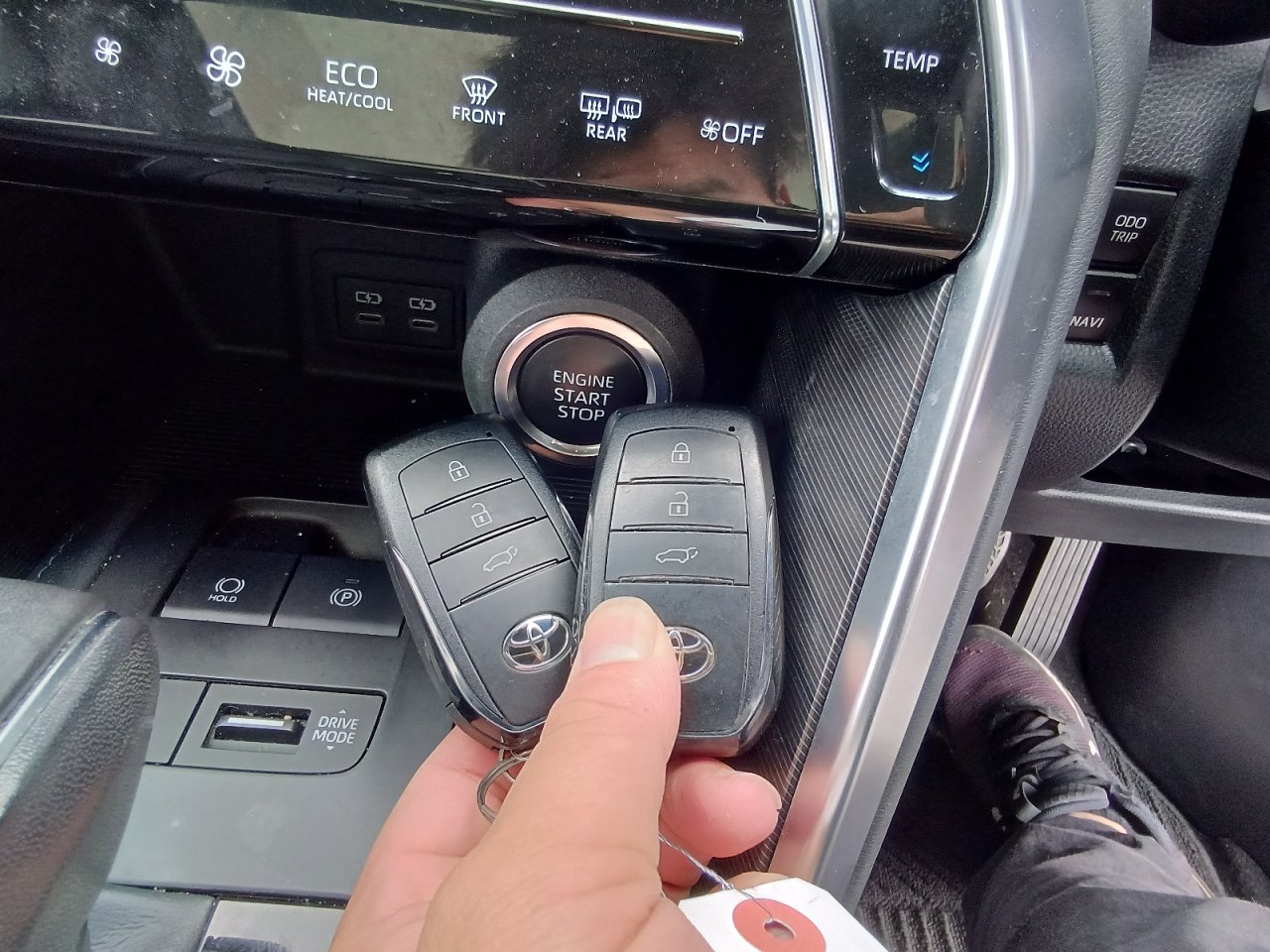 TOYOTA HARRIER - photo 16 of 18