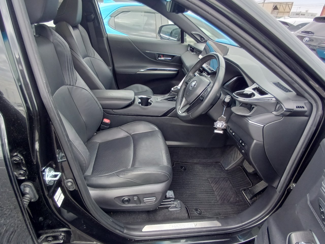 TOYOTA HARRIER - photo 17 of 18