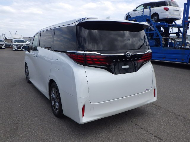 TOYOTA ALPHARD - photo 2 of 26