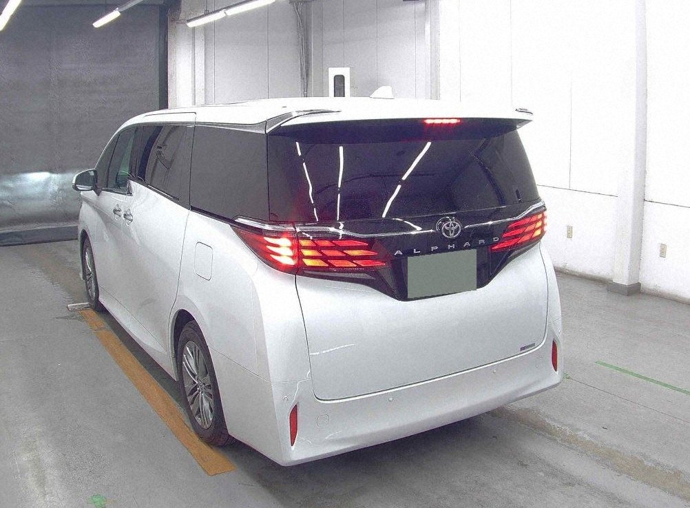 TOYOTA ALPHARD - photo 5 of 26