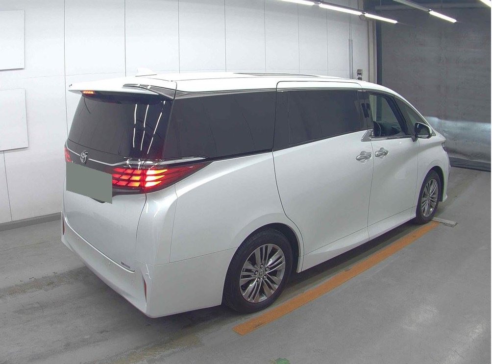 TOYOTA ALPHARD - photo 6 of 26