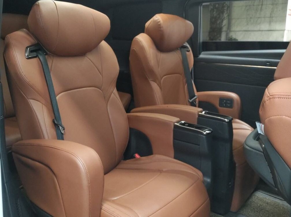 TOYOTA ALPHARD - photo 8 of 26