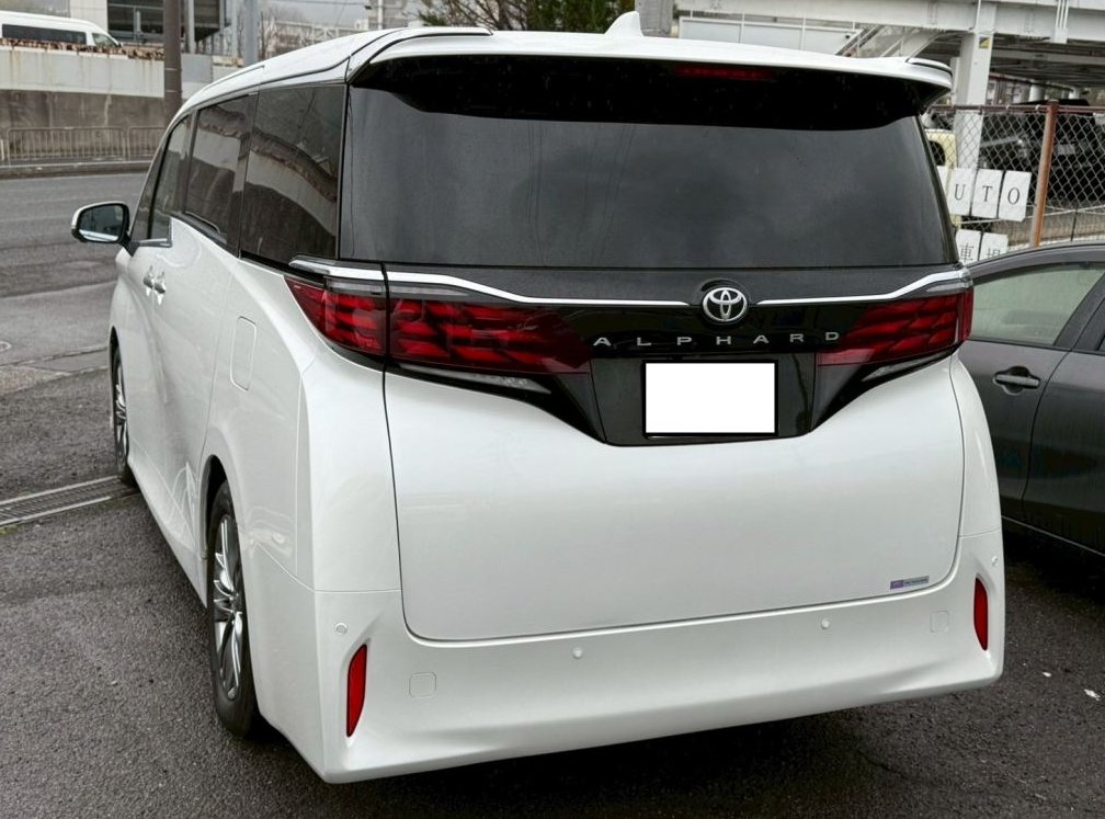 TOYOTA ALPHARD - photo 10 of 26
