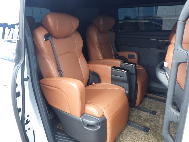 TOYOTA ALPHARD - photo 24 of 26