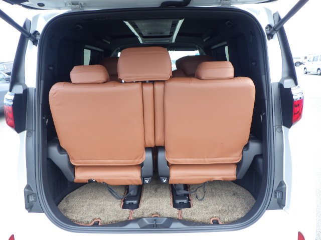 TOYOTA ALPHARD - photo 25 of 26