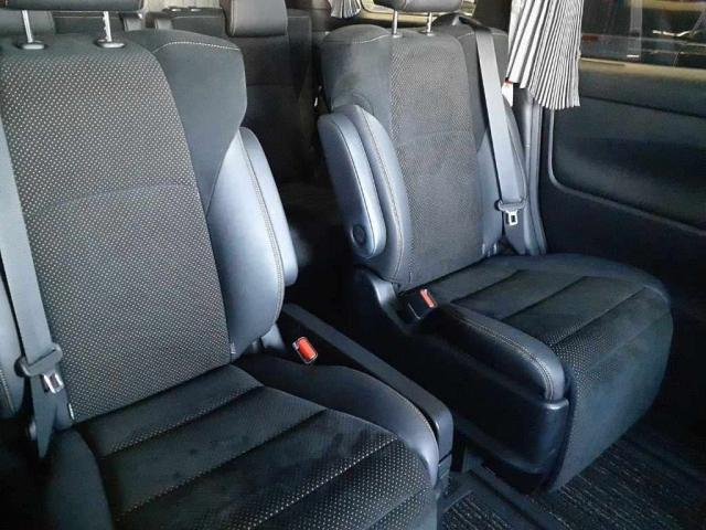 TOYOTA ALPHARD - photo 3 of 9