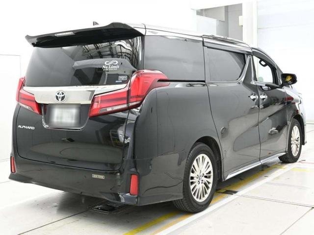 TOYOTA ALPHARD - photo 4 of 9