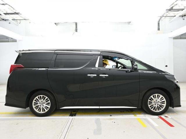 TOYOTA ALPHARD - photo 5 of 9