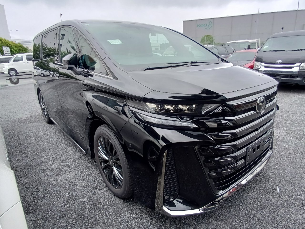 TOYOTA VELLFIRE - photo 2 of 32