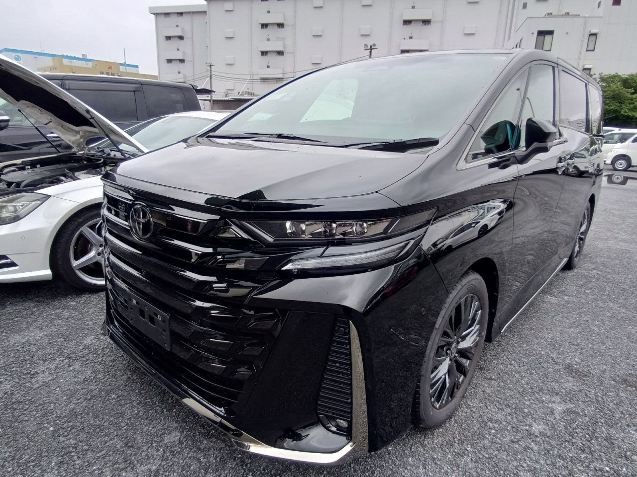 TOYOTA VELLFIRE - photo 4 of 32