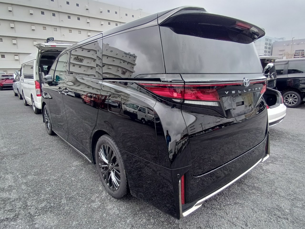TOYOTA VELLFIRE - photo 8 of 32