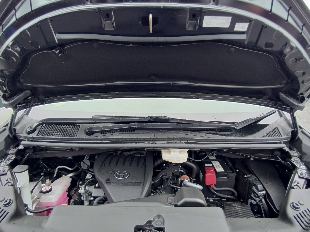 TOYOTA VELLFIRE - photo 25 of 32