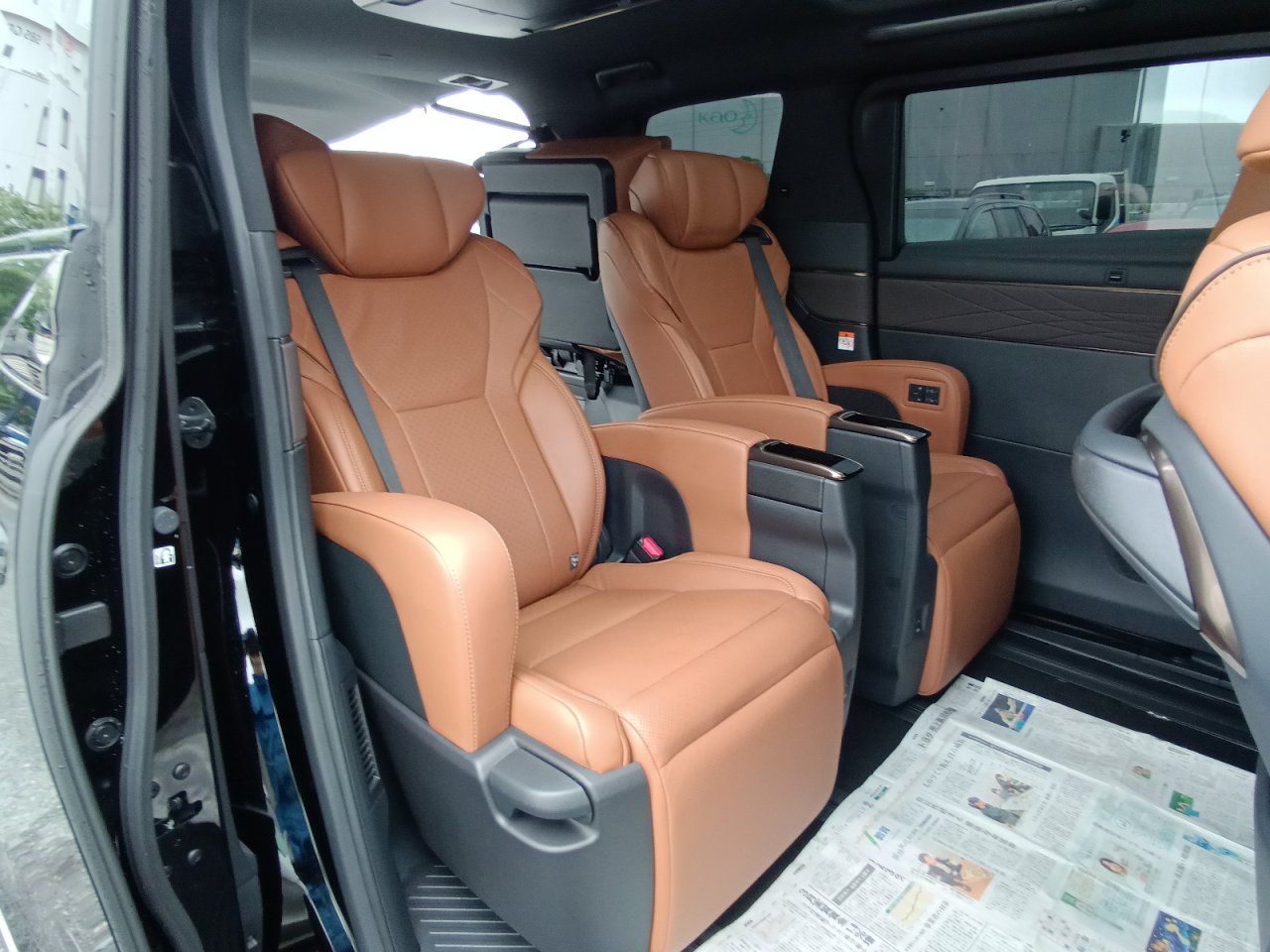 TOYOTA VELLFIRE - photo 27 of 32