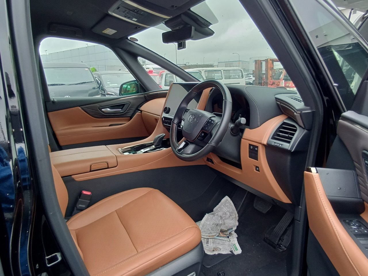 TOYOTA VELLFIRE - photo 28 of 32