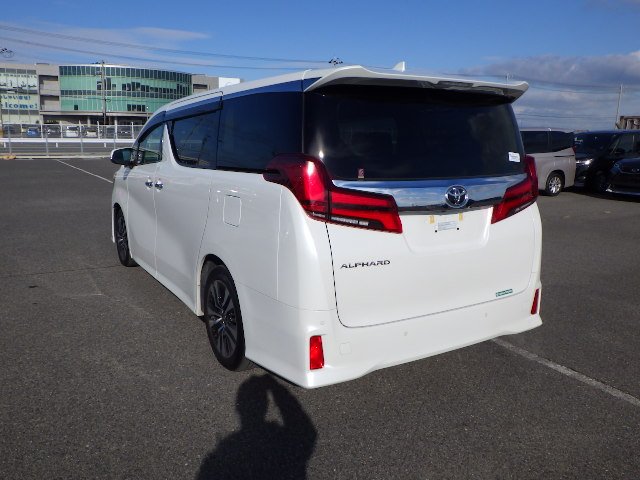 TOYOTA ALPHARD - photo 2 of 16