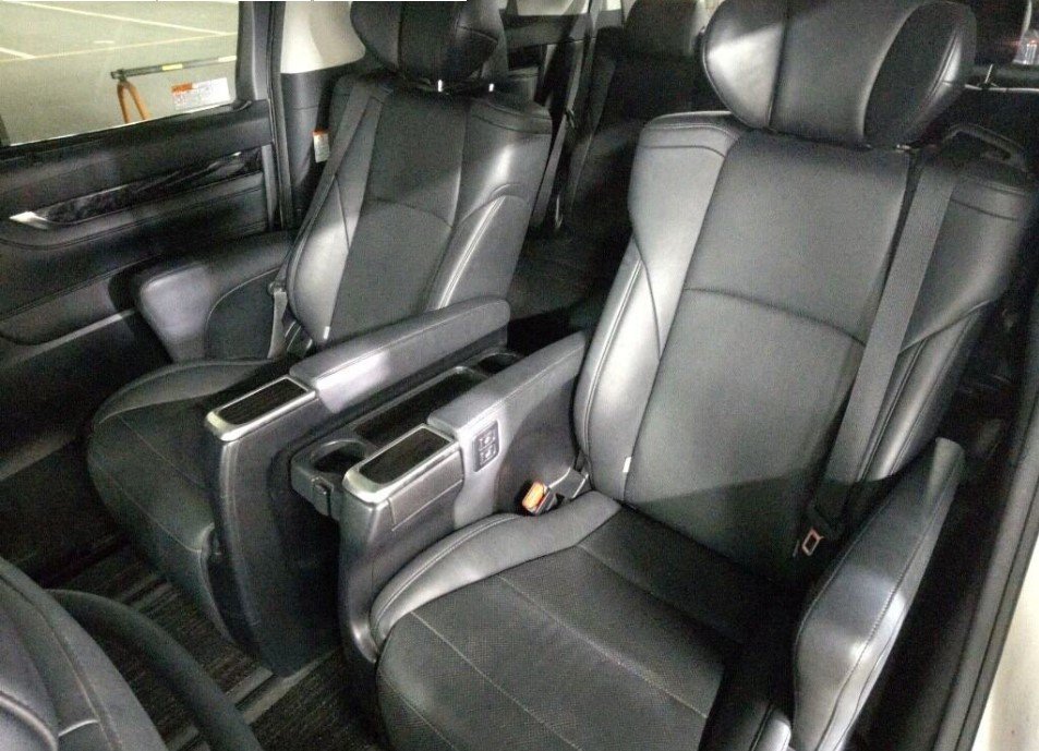 TOYOTA ALPHARD - photo 8 of 16