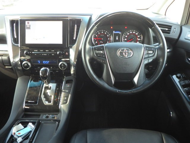 TOYOTA ALPHARD - photo 11 of 16
