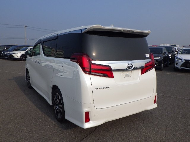 TOYOTA ALPHARD - photo 2 of 15