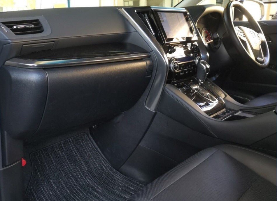 TOYOTA ALPHARD - photo 7 of 15