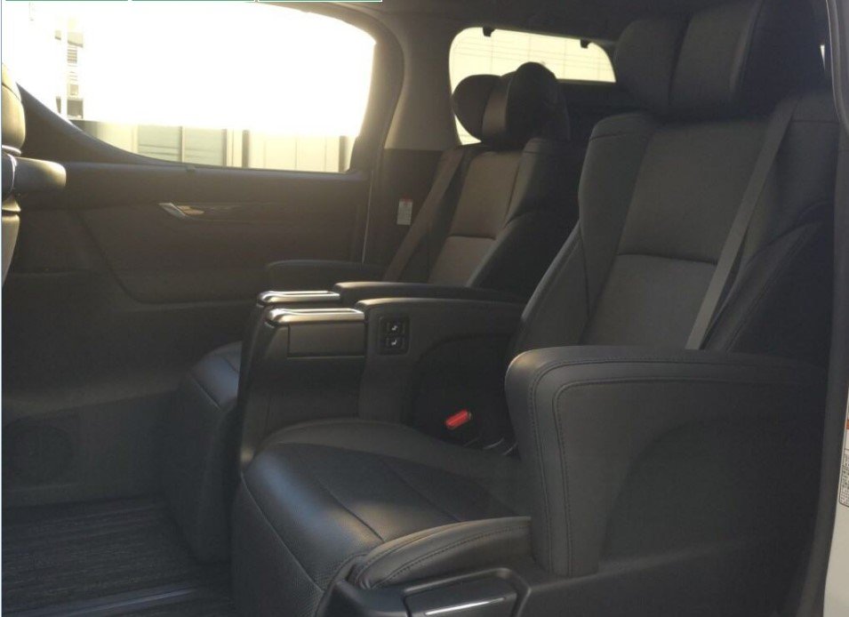 TOYOTA ALPHARD - photo 8 of 15