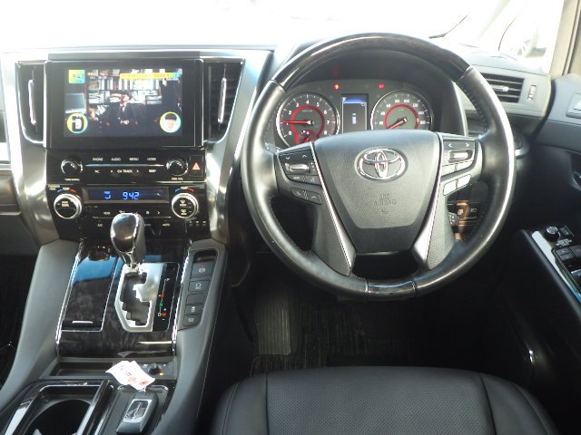 TOYOTA ALPHARD - photo 11 of 15