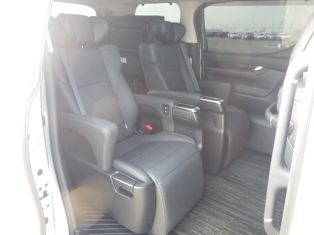 TOYOTA ALPHARD - photo 13 of 15