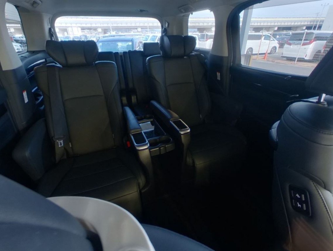 TOYOTA ALPHARD - photo 8 of 17
