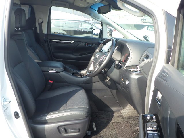 TOYOTA ALPHARD - photo 14 of 17