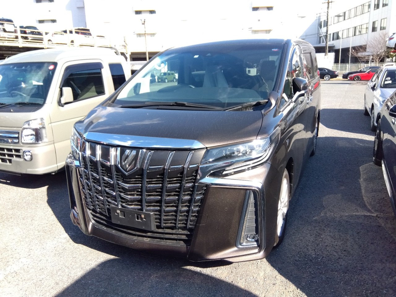 TOYOTA ALPHARD - photo 2 of 32